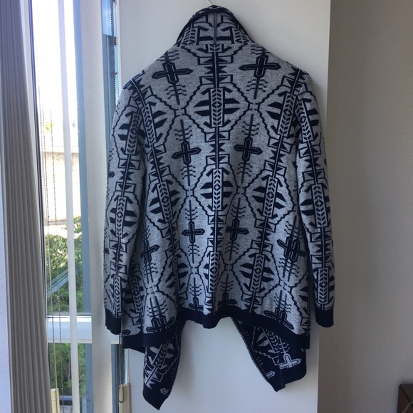 Ya Los Angeles - Thick Drape Sweater - Picture 5 of 7